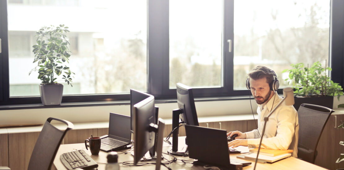 Staying-Fit-While-Working-A-Desk-Job